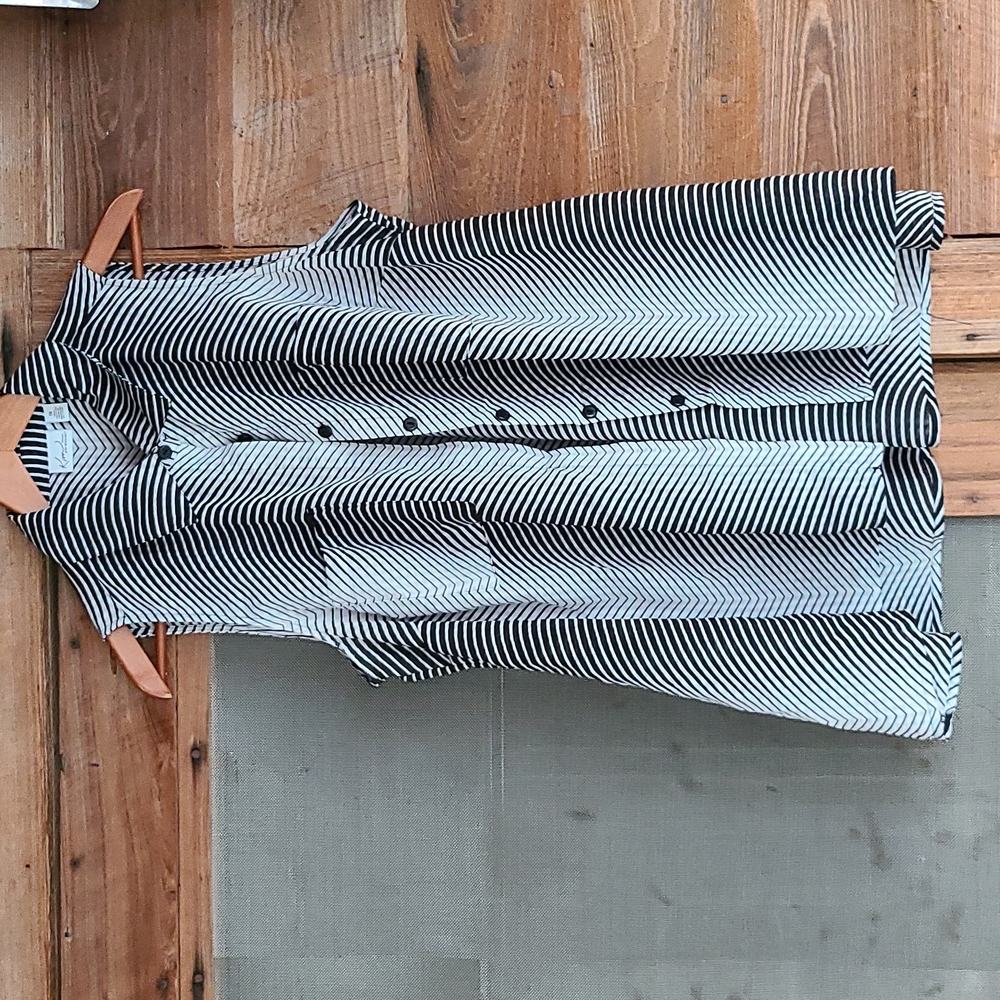 Kim Rogers Women's sleeveless blouse, black and white striped, size XL